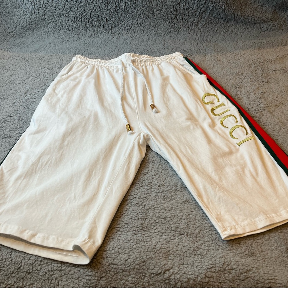 Gucci White Unisex Embroidered T-Shirt & Shorts matching Set ( BOTH PIECES) - Picture 9 of 15